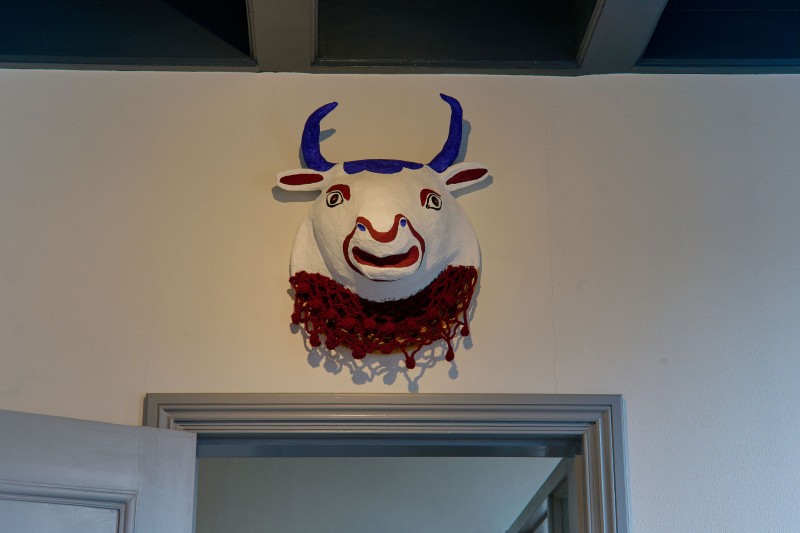 Carmen Schabracq, <em>Mother Cow, </em>2023, “It hûs is net ien” Kunsthuis SYB, 2024. Photo: Sjoerd Knol.